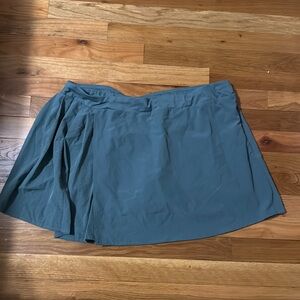 In perfect condition, green tennis skirt